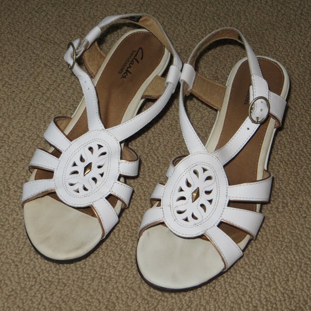 🔸 Clarks Women's White Leather Sandals